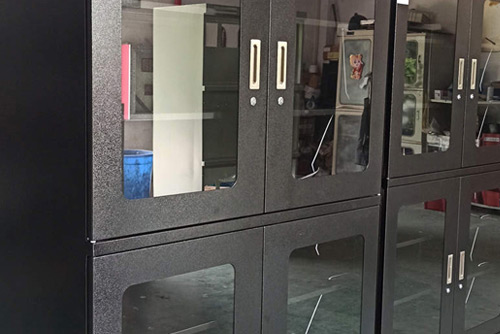 干燥箱種類(lèi)及真空烘箱注意事項(xiàng)